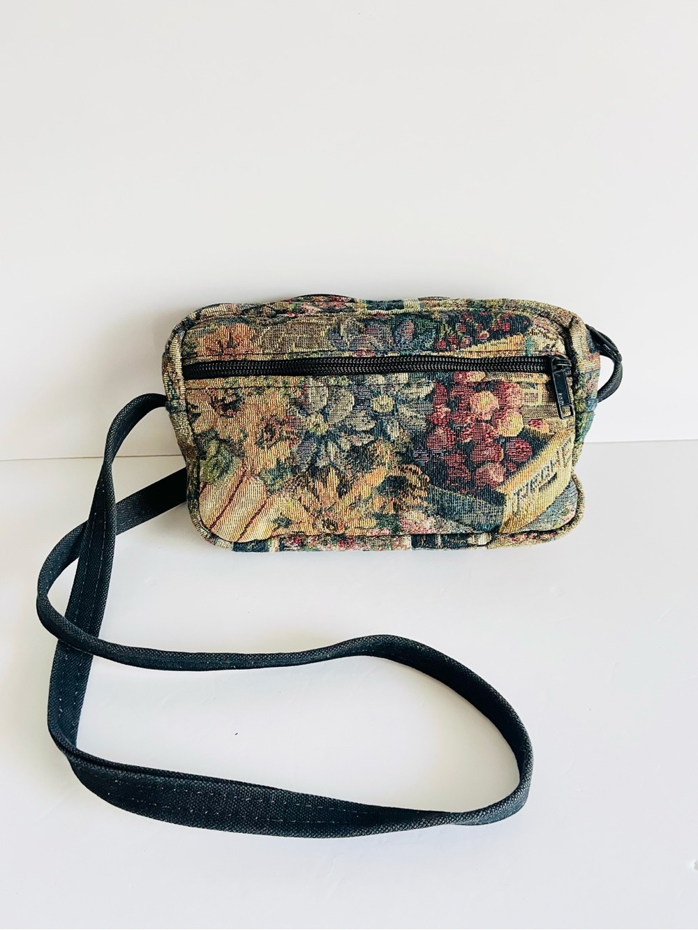 Vintage Style Tapestry Crossbody Bag Floral Fruit Print